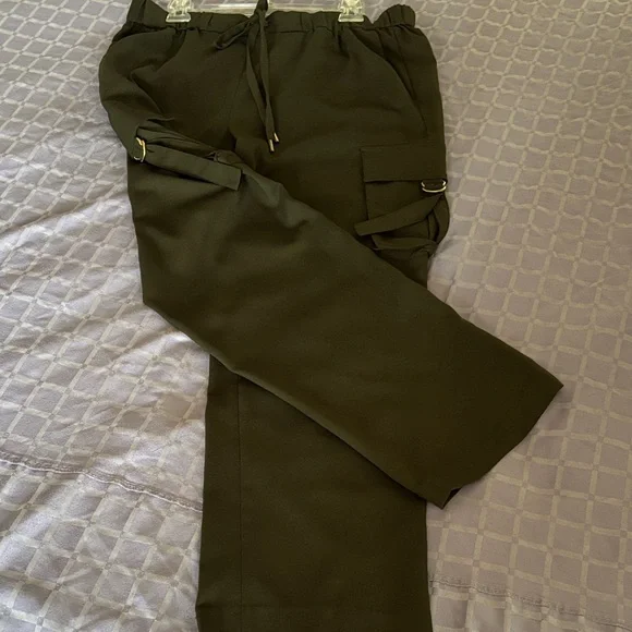 MICHAEL Michael Kors Dark Green Cargo Pants - Picture 2 of 8